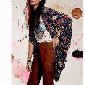 Floral kimono, éis brand purchased from Free People- one size